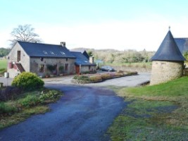 Longère 5 Pièces + Maison 5 Pièces + Dépendances + 1,8 Hectares 56160 Langoëlan